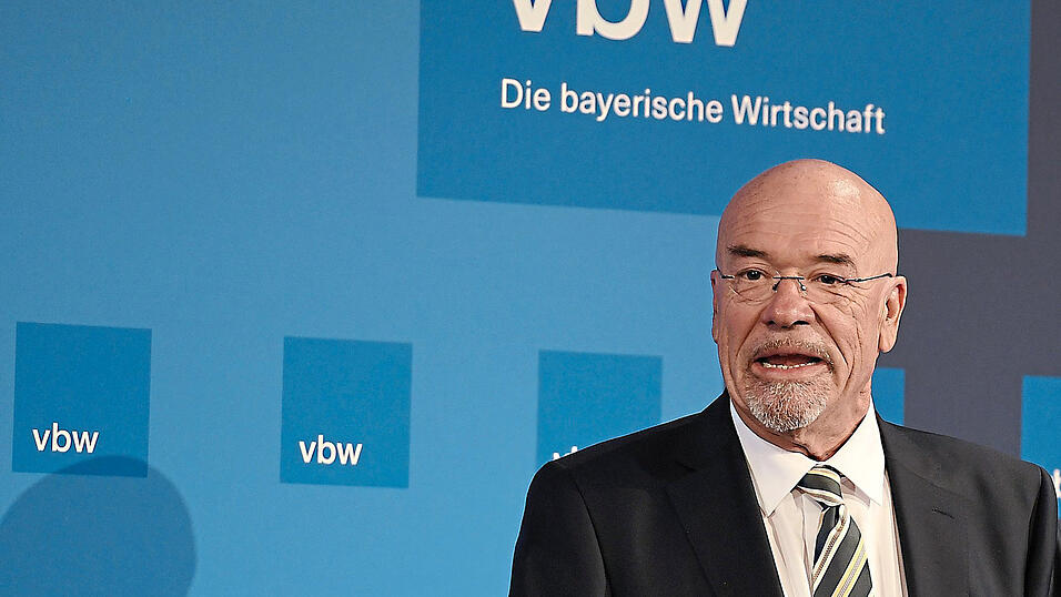 'Im R&uuml;ckw&auml;rtsgang kommen wir nicht auf die &Uuml;berholspur', sagt Wolfram Hatz.