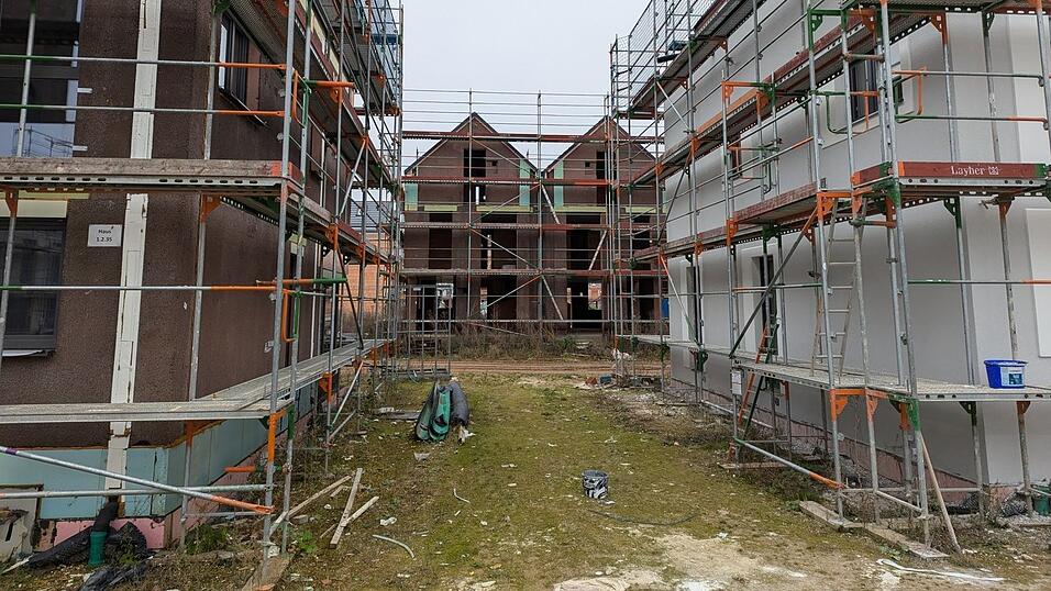 Ermittelt wird gegen zwei ehemalige Geschäftsführer der Liaton Wohnbau GmbH und Co. KG, von denen einer bis zuletzt auch im Firmengeflecht des Graf-Lerchenfeld-Quartiers aktiv war. Ermittelt wird gegen zwei ehemalige Geschäftsführer der Liaton Wohnbau GmbH und Co. KG, von denen einer bis zuletzt auch im Firmengeflecht des Graf-Lerchenfeld-Quartiers aktiv war.