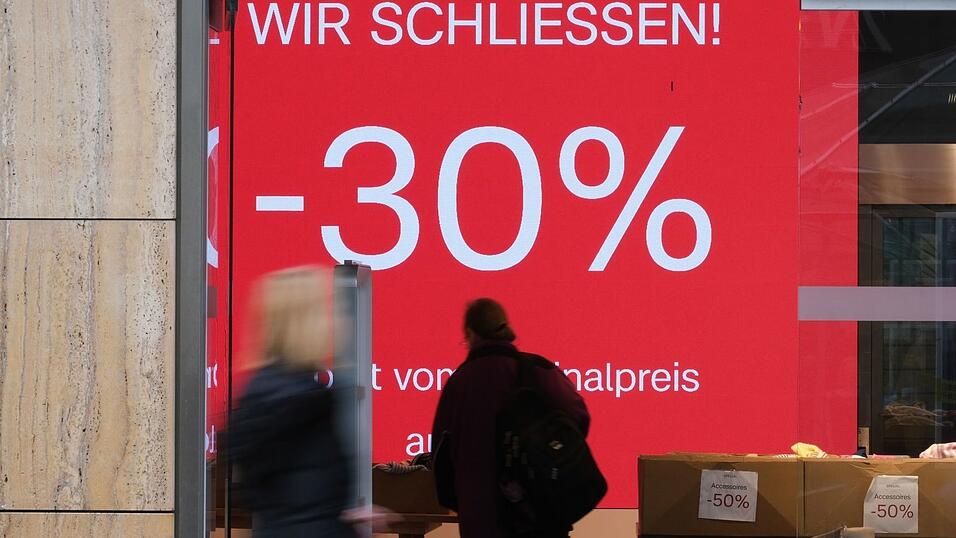 Die Zahl der Schlie&szlig;ungen im Einzelhandel &uuml;bersteigt die der Neuer&ouml;ffnungen deutlich.