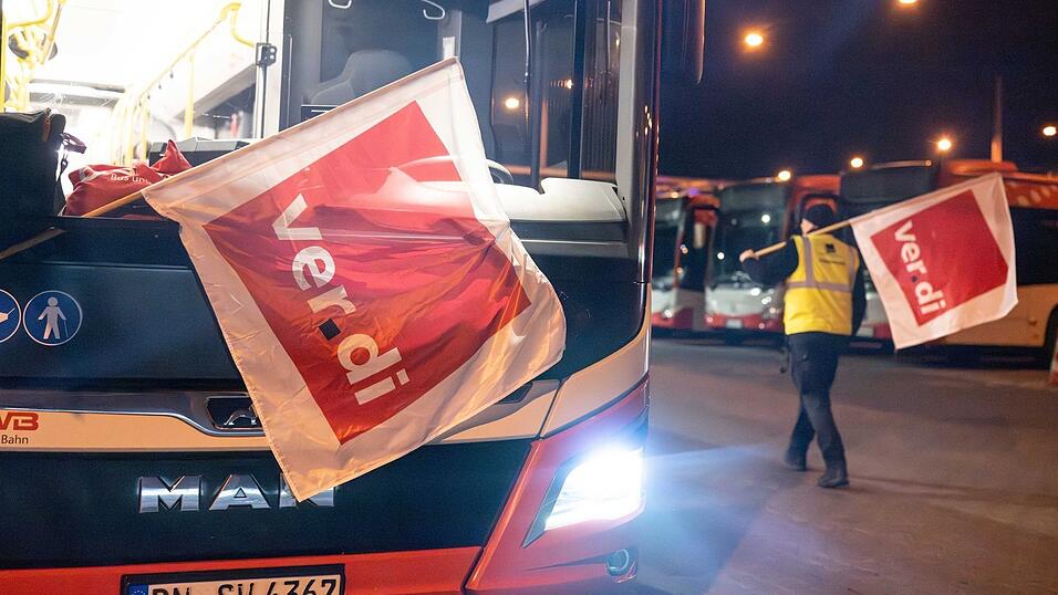 Busfahrer im Warnstreik - Verdi hat zur Arbeitsniederlegung aufgerufen. Busfahrer im Warnstreik - Verdi hat zur Arbeitsniederlegung aufgerufen.