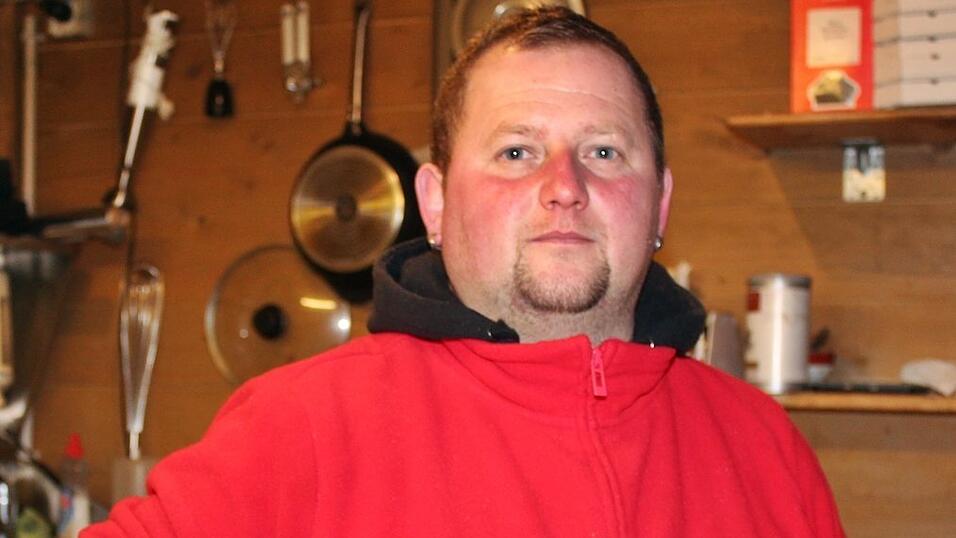 Auch am Samstag, 15. Dezember, strömten wieder etliche Besucher aus Landshut und Umgebung zur Weihnachtspyramide am Alten Viehmarkt. Auch am Samstag, 15. Dezember, strömten wieder etliche Besucher aus Landshut und Umgebung zur Weihnachtspyramide am Alten Viehmarkt.