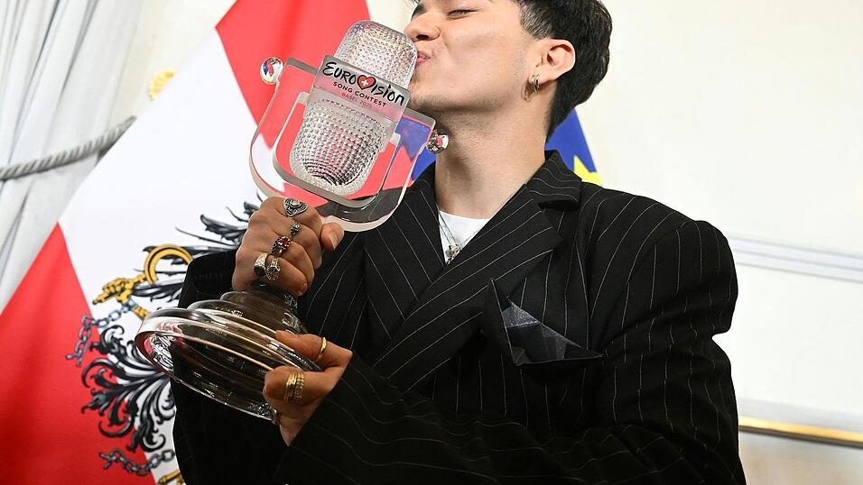 Ein letzter Kuss - dann ging die ESC-Trophäe zu Bruch. (Archivbild)