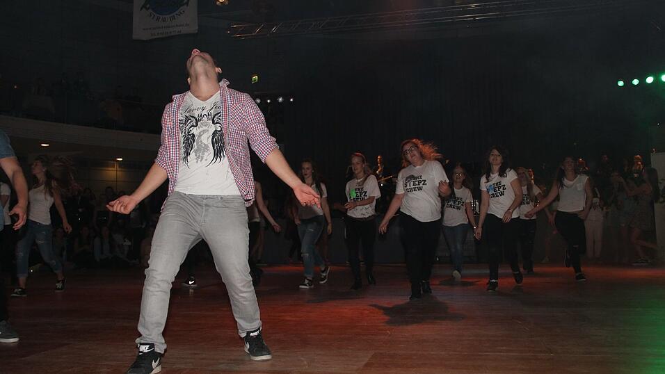Die Bilder vom Abschlussball der Tanzschule Seidel in der Fraunhofer-Halle am 28. November. Die Bilder vom Abschlussball der Tanzschule Seidel in der Fraunhofer-Halle am 28. November.