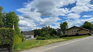 Auf diesem Grundstück an der Hauser Straße soll eine Physiotherapiepraxis gebaut werden. Auf diesem Grundstück an der Hauser Straße soll eine Physiotherapiepraxis gebaut werden.