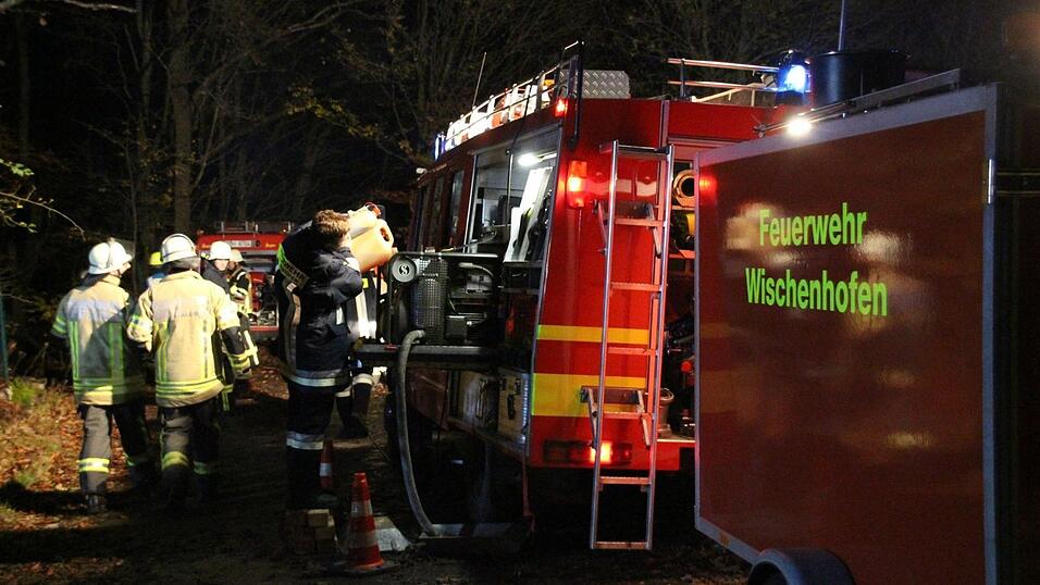 Bei einem Unfall bei Waldarbeiten sind am Samstag zwei Männer schwer verletzt worden. Bei einem Unfall bei Waldarbeiten sind am Samstag zwei Männer schwer verletzt worden.