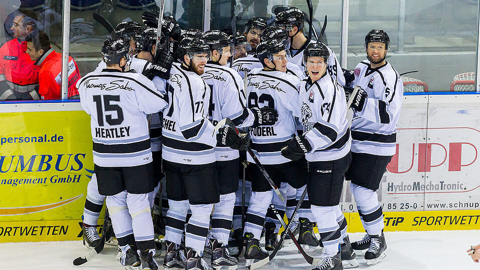 Gegen die anderen Tiger aus Nürnberg verloren die Straubinger mit 1:2 nach Verlängerung. Gegen die anderen Tiger aus Nürnberg verloren die Straubinger mit 1:2 nach Verlängerung.
