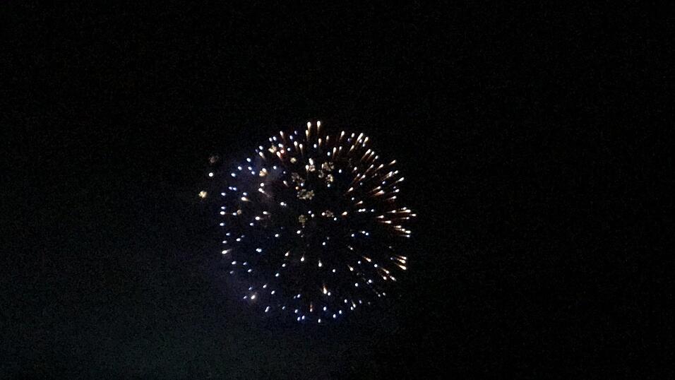 Das war das Abschlussfeuerwerk des Gäubodenvolksfestes 2019. Das war das Abschlussfeuerwerk des Gäubodenvolksfestes 2019.
