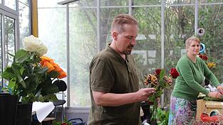 Florian Kerscher ist der neue Geschäftsführer des Traditionsbetriebs. Seit September hat er Floristenmeisterin Ursula Schindele-Abiad angestellt. Florian Kerscher ist der neue Geschäftsführer des Traditionsbetriebs. Seit September hat er Floristenmeisterin Ursula Schindele-Abiad angestellt.