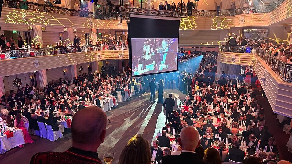 Steven Gätjen und Nina Eichinger moderieren den Filmball. Steven Gätjen und Nina Eichinger moderieren den Filmball.