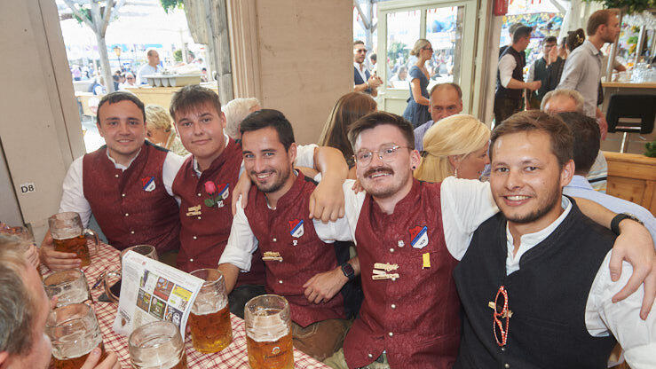 Die Partybilder vom Freitag, 16. August, aus dem Festzelt Lechner. Die Partybilder vom Freitag, 16. August, aus dem Festzelt Lechner.