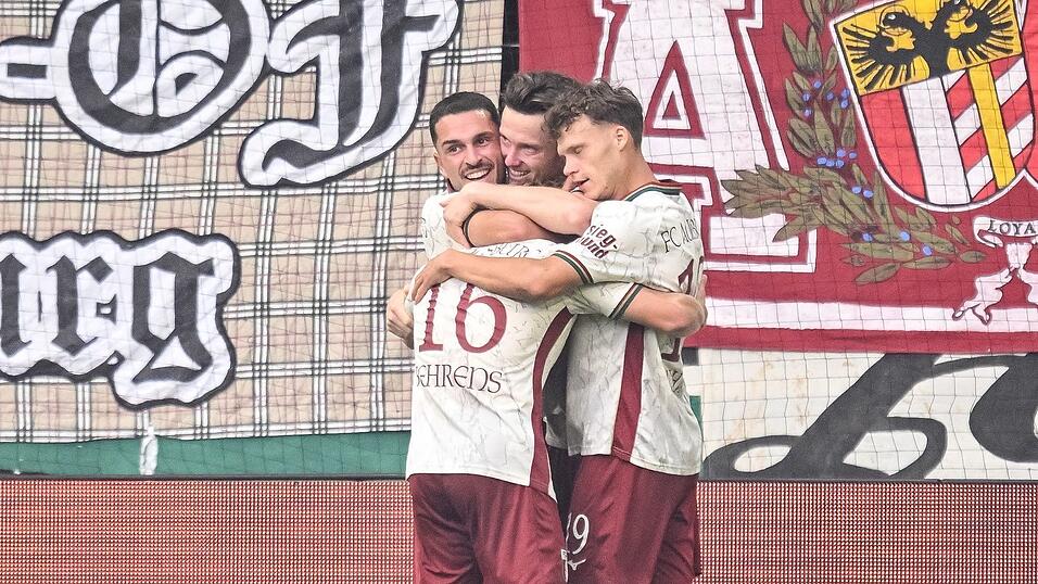 Augsburg jubelt nach dem ersten Gregoritsch-Treffer gegen Leverkusen. Augsburg jubelt nach dem ersten Gregoritsch-Treffer gegen Leverkusen.