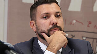 Tobias Rausch (AfD) könnte mit Stimmen des BSW zum Landtagspräsidenten gewählt werden. Die Wahl ist auch ein Test, ob die beiden Parteien miteinander kooperieren können. Tobias Rausch (AfD) könnte mit Stimmen des BSW zum Landtagspräsidenten gewählt werden. Die Wahl ist auch ein Test, ob die beiden Parteien miteinander kooperieren können.