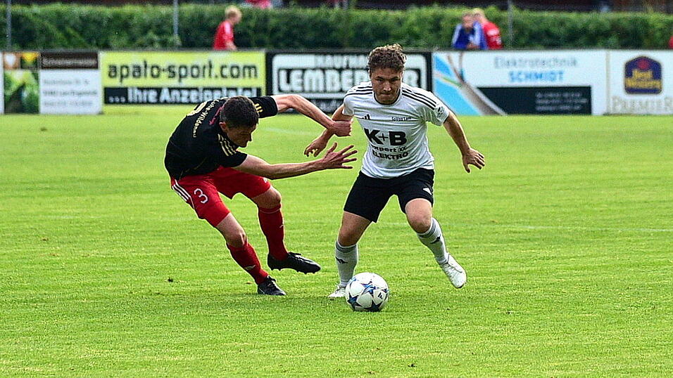 Simon Loderbauer (r.) und Co. wollen gegen Luhe-Wildenau mit Urban Benjamin nach dem 3:2-Hinspielsieg wieder ein gutes Ergebnis. Simon Loderbauer (r.) und Co. wollen gegen Luhe-Wildenau mit Urban Benjamin nach dem 3:2-Hinspielsieg wieder ein gutes Ergebnis.