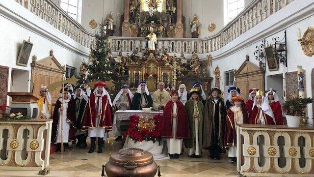Die Sternsinger in Altfraunhofen waren fleißig unterwegs. Die Sternsinger in Altfraunhofen waren fleißig unterwegs.