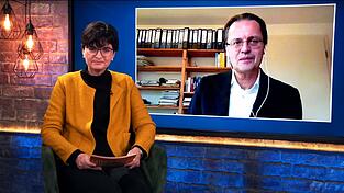 Live-Stream aus dem Studio der Mediaschool Bayern: Sonja Ettengruber, Leiterin der Redaktion Freistunde, im Gespr&auml;ch mit Medienwissenschaftler Prof. Dr. Bernhard P&ouml;rksen.