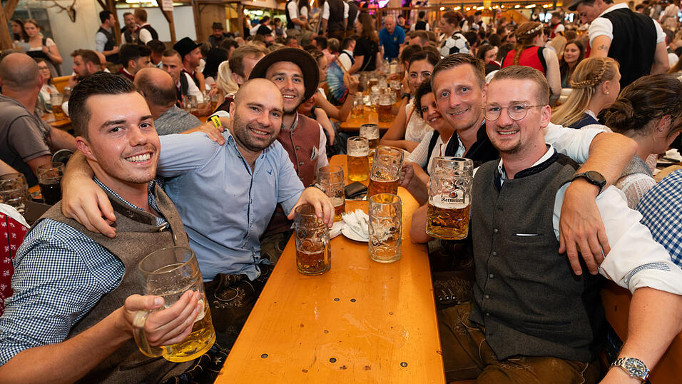 Die Partybilder vom Samstag, 17. August, aus dem Festzelt Nothaft. Die Partybilder vom Samstag, 17. August, aus dem Festzelt Nothaft.