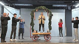 Mitten in den Proben stecken derzeit die Mitglieder des Ensembles der Schwoagara Dorfbühne für ihr vorweihnachtliches Theaterstück „Da Ruach kriagt Bsuach“.