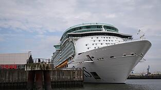 Die norwegischen Reedereien Havila und Hurtigruten führen zwar das Umweltranking des Naturschutzbundes Deutschland (Nabu) an, deren Schiffe sind aber trotzdem weit davon entfernt, umweltfreundlich zu sein. Die norwegischen Reedereien Havila und Hurtigruten führen zwar das Umweltranking des Naturschutzbundes Deutschland (Nabu) an, deren Schiffe sind aber trotzdem weit davon entfernt, umweltfreundlich zu sein.