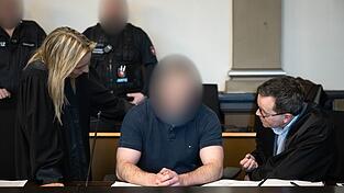 Nach der Mordserie mit vier Toten im niedersächsischen Landkreis Rotenburg (Wümme) ist der angeklagte Bundeswehrsoldat zu lebenslanger Haft verurteilt worden.