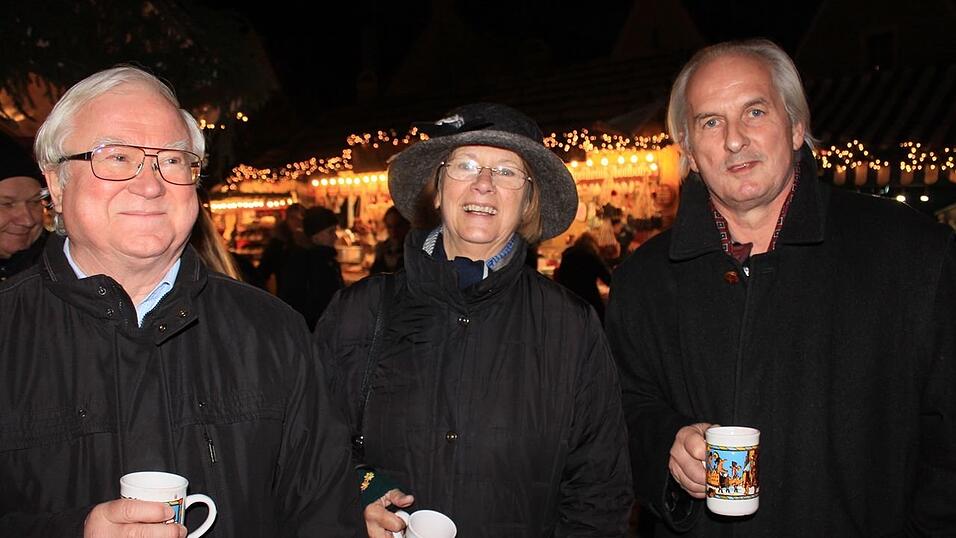 Am Donnerstagabend ist der Landshuter Christkindlmarkt eröffnet worden. Am Donnerstagabend ist der Landshuter Christkindlmarkt eröffnet worden.