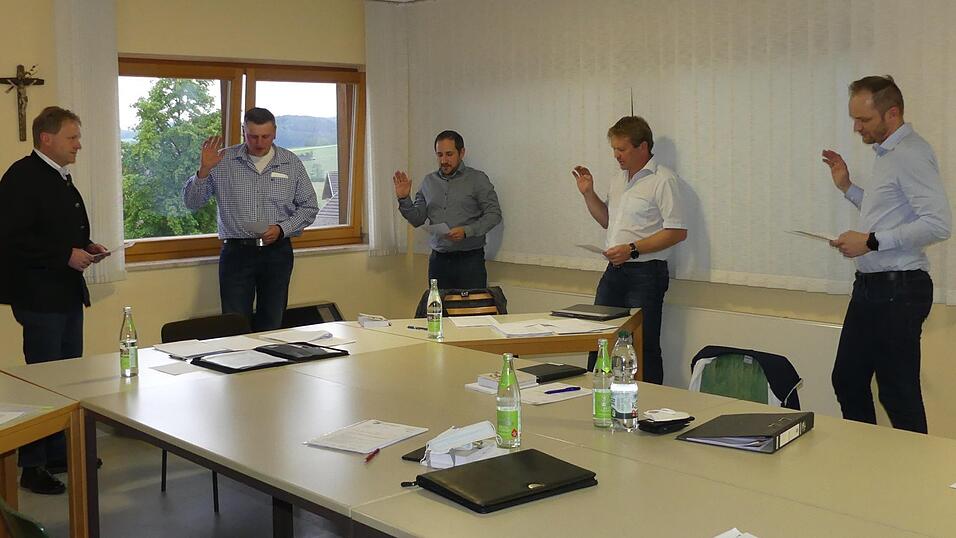 Josef Mühlbauer, Andreas Schreiner, Thomas Weingärtner und Michael Greil wurden als Räte vereidigt. Josef Mühlbauer, Andreas Schreiner, Thomas Weingärtner und Michael Greil wurden als Räte vereidigt.