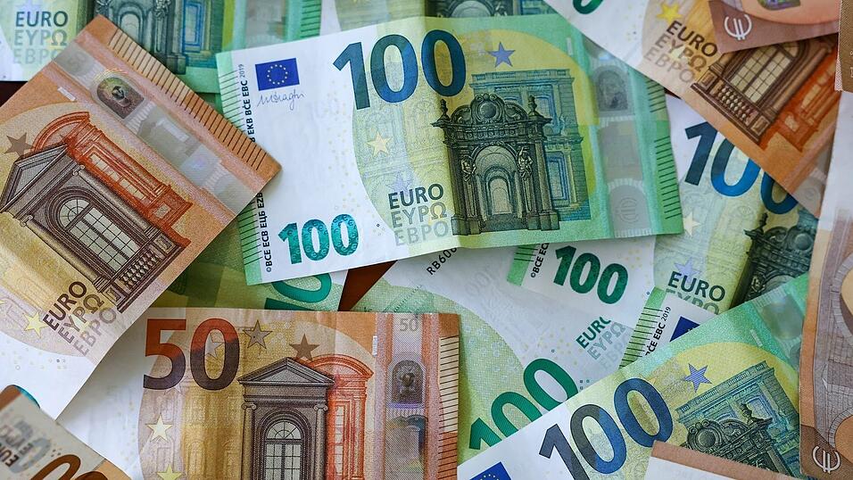 Es gab 2025 in Dollar gerechnet 2,6 Million&auml;re in Deutschland. (Symbolbild)