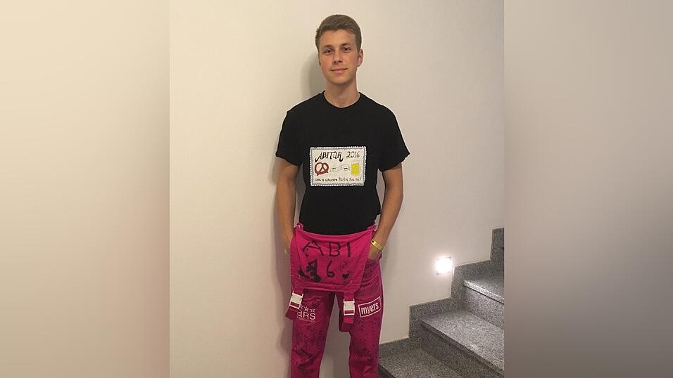 Timo in seiner Abihose.