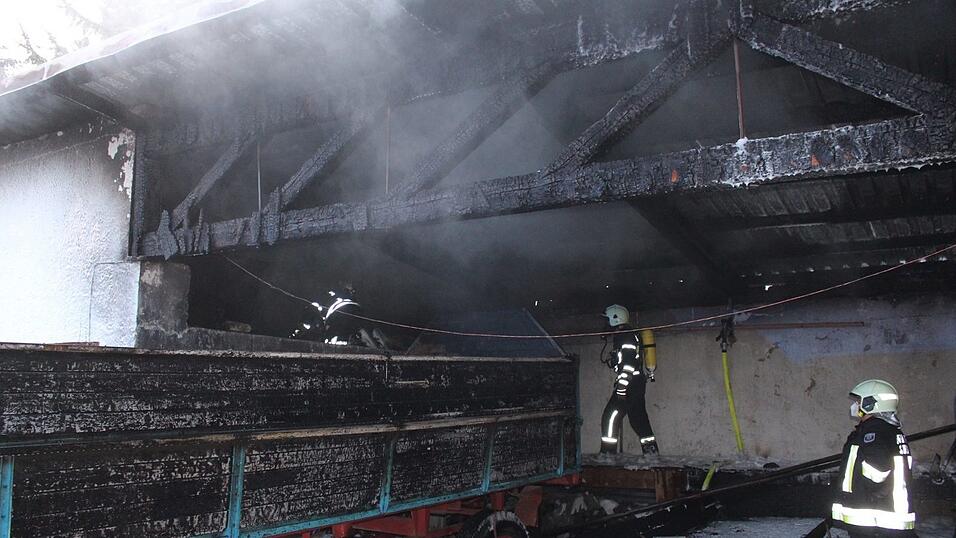 Feuerwehreinsatz in Straubing: Dort ist am Samstagnachmittag eine Scheune in Brand geraten.