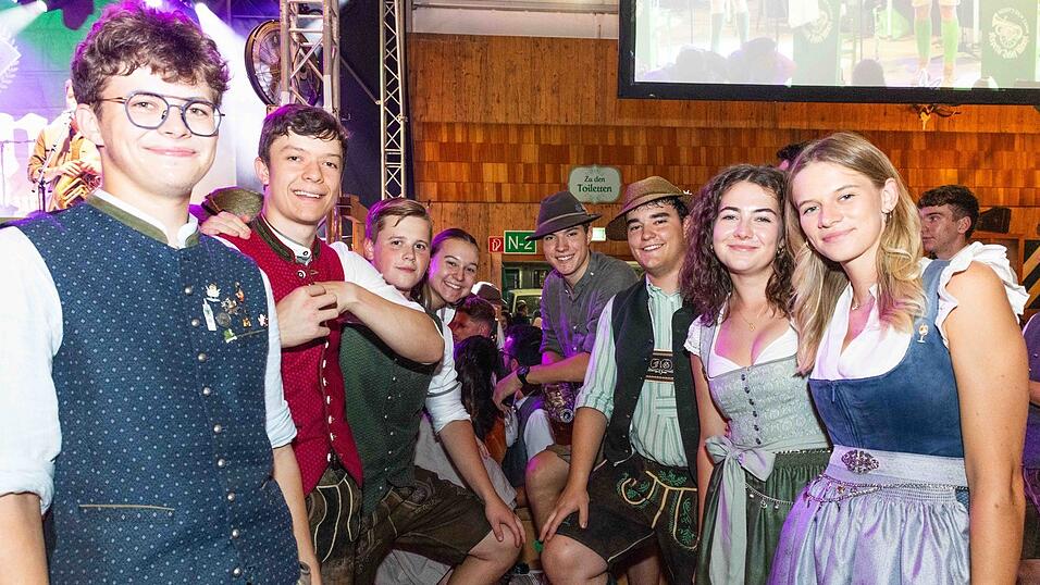 Die Partybilder vom Sonntag, 16. August, aus dem Festzelt Weckmann. Die Partybilder vom Sonntag, 16. August, aus dem Festzelt Weckmann.