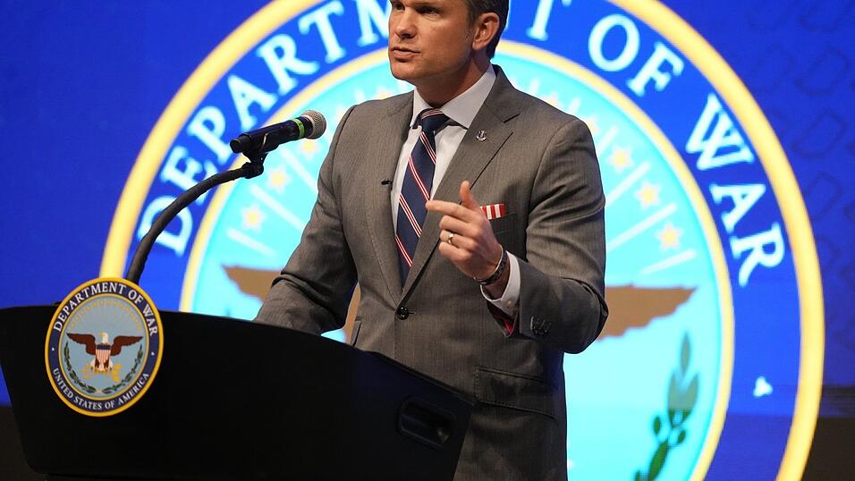US-Verteidigungsminister Pete Hegseth tritt bisweilen markig auf. Berichte über gezielte Tötungen bringen ihn nun in Bedrängnis.