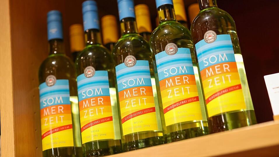 Immer mehr Winzer bieten alkoholfreien Wein an. (Archivbild)