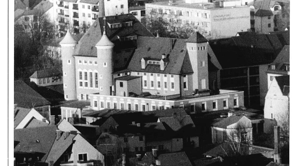 Die stattliche, 1912 erbaute Reichardtbrauerei &uuml;berlebte die &Uuml;bernahme durch die M&uuml;nchner Paulaner Brauerei nicht lange. 1988 musste sie der Wohnbebauung in der Litschengasse weichen.