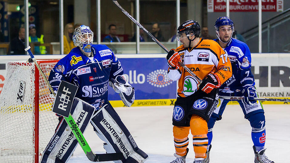 Die Tigers verlieren gegen Wolfsburg mit 2:4. Die Tigers verlieren gegen Wolfsburg mit 2:4.