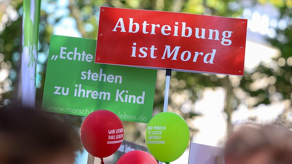 Abtreibungsgegner dürfen auch in der Nähe von Beratungsstellen demonstrieren - wenn sie nicht überziehen. (Archivbild)