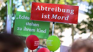 Abtreibungsgegner dürfen auch in der Nähe von Beratungsstellen demonstrieren - wenn sie nicht überziehen. (Archivbild)