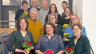 Vorstandsmitglieder und Beisitzer des Vereins sowie die neue Leiterin der Kinder- und Jugendgruppe, Ingrid Minihoffer (2. Reihe von vorne r. ) freuen sich auf ein vielversprechendes Jahr.