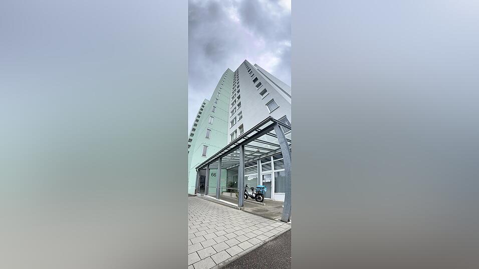 Viele Fenster, viele Perspektiven: Ein Nachmittag in der Isarstraße gibt Einblicke in die Leben hinter der hohen Fassade. Viele Fenster, viele Perspektiven: Ein Nachmittag in der Isarstraße gibt Einblicke in die Leben hinter der hohen Fassade.
