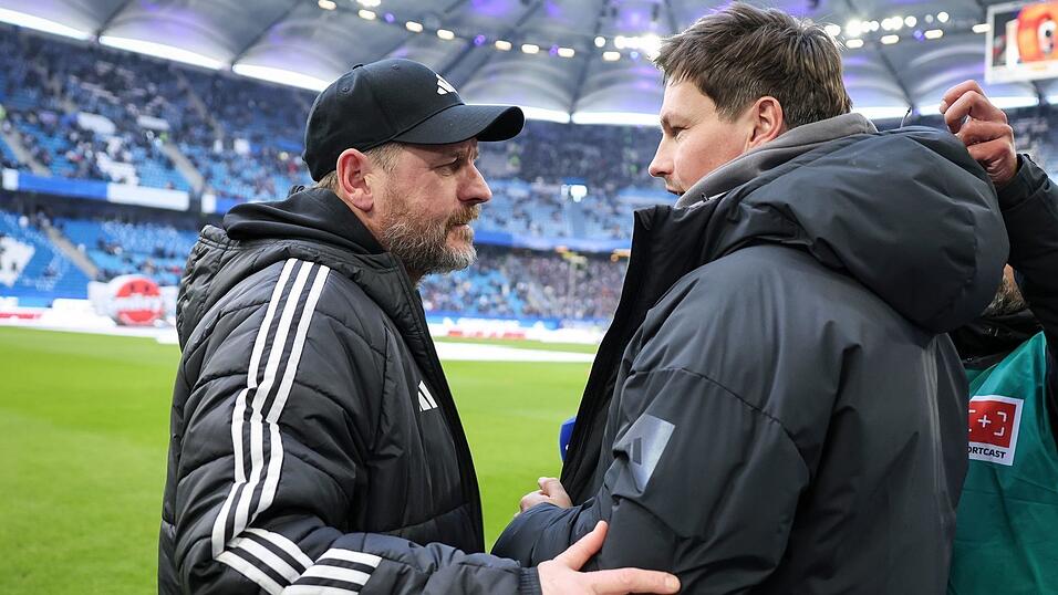 Wiedersehen: HSV-Trainer Merlin Polzin (r) begr&uuml;&szlig;t seinen einstigen Chef und heutigen Union-Trainer Steffen Baumgart.