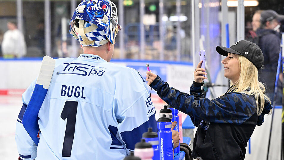 Einstimmung auf die neue Eishockey-Saison: Die Straubing Tigers beim Training.