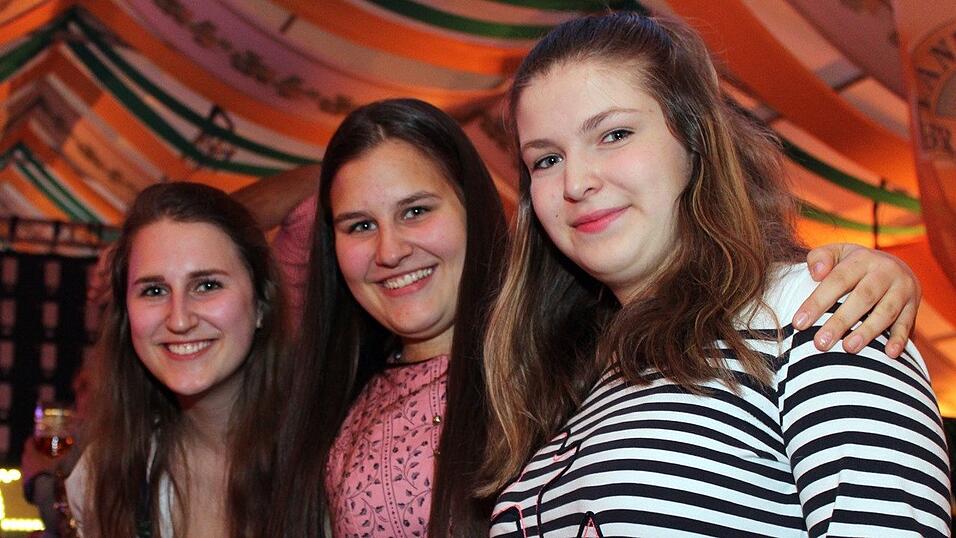 Die Fr&uuml;hjahrsdult 2017 in Landshut neigt sich dem Ende entgegen. Grund genug, noch einmal richtig in den Bierzelten zu feiern - abgerundet vom traditionellen Feuerwerk.