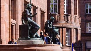 Die Universit&auml;t Freiburg geh&ouml;rt zu den Hochschulen, die k&uuml;nftig den Titel &laquo;Exzellenzuniversit&auml;t&raquo; tragen darf.