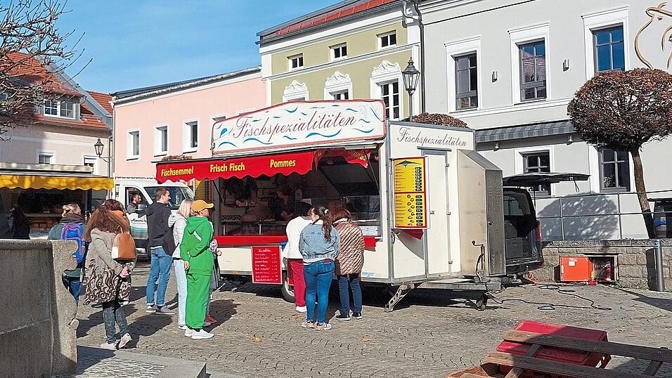 Auf dem Kötztinger Wochenmarkt sind die Wührs seit 2001 vertreten und haben viele Kunden. Auf dem Kötztinger Wochenmarkt sind die Wührs seit 2001 vertreten und haben viele Kunden.