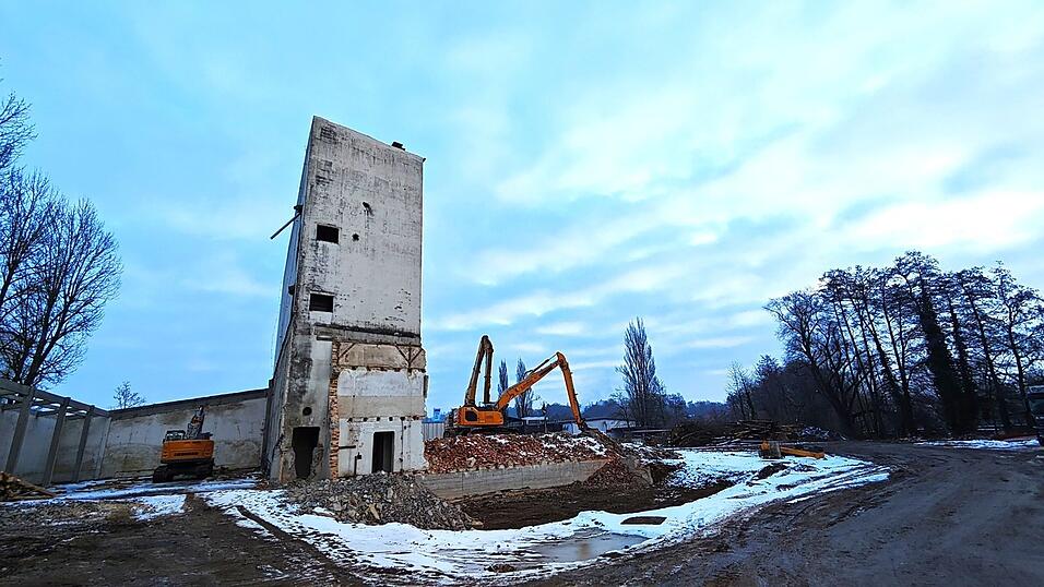 Wo einst die Gebäude des Lagerhauses Bauer am Pfarrbrückenweg standen, herrscht nun fast gespenstische Leere. Wo einst die Gebäude des Lagerhauses Bauer am Pfarrbrückenweg standen, herrscht nun fast gespenstische Leere.