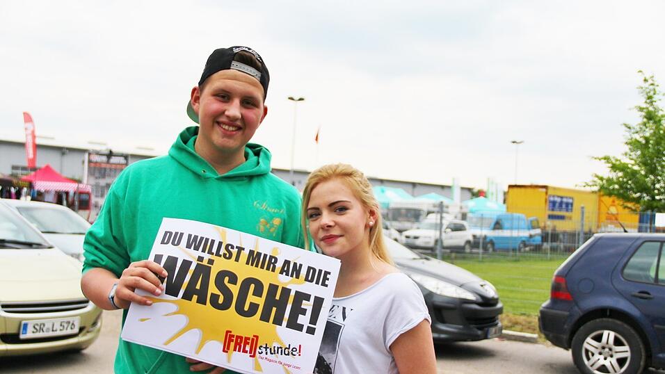 Die Besucher des Pfingst-Open-Airs in Salching sind schon in Feierlaune, aufgenommen von David Voltz am Freitag.