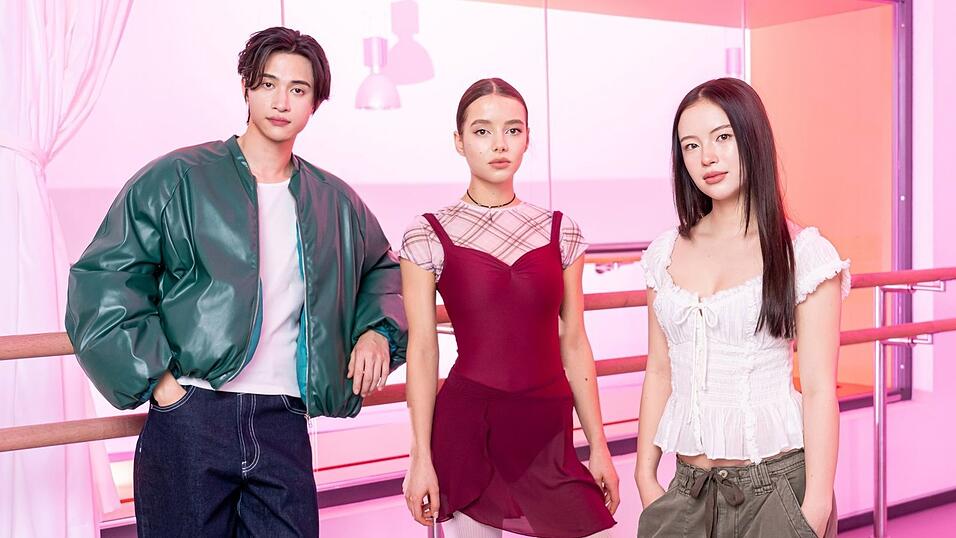 Die ARD-Serie «Between The Beats» startet am Donnerstag (25.6.): Hier die Mitwirkenden Alexander Schmidt (spielt Daniel), Gio Yoo (spielt Sara) und Lisa Junick (spielt Isa). Die ARD-Serie «Between The Beats» startet am Donnerstag (25.6.): Hier die Mitwirkenden Alexander Schmidt (spielt Daniel), Gio Yoo (spielt Sara) und Lisa Junick (spielt Isa).