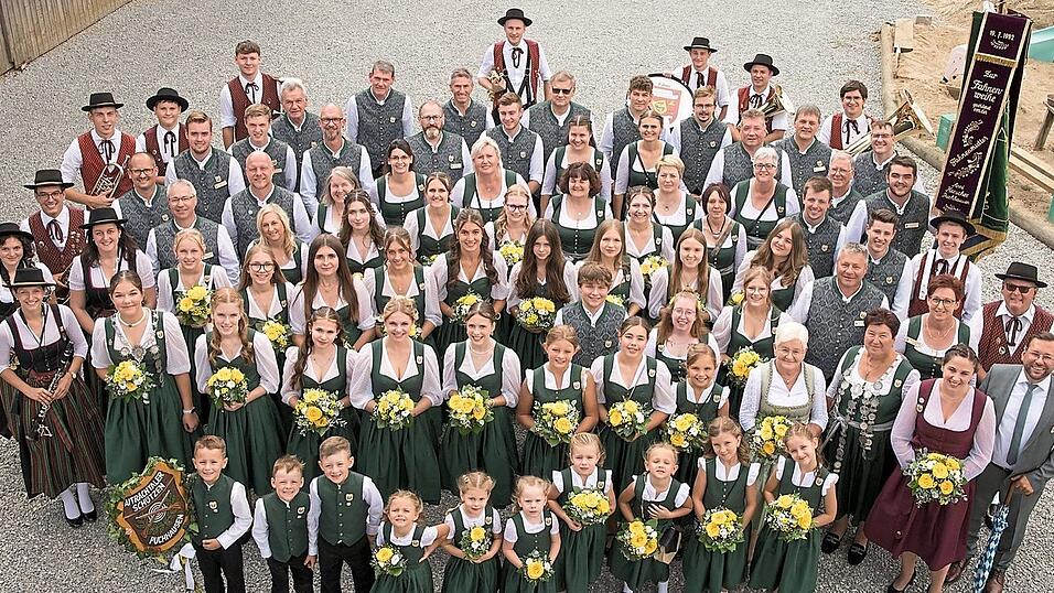 Die Aitrachtaler Schützen feierten bei bester Stimmung 50 Jahre Vereinsgeschichte. Die Aitrachtaler Schützen feierten bei bester Stimmung 50 Jahre Vereinsgeschichte.