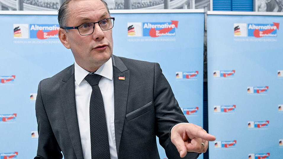 Tino Chrupalla ist zusammen mit Alice Weidel AfD-Bundesvorsitzender und Fraktionsvorsitzender der AfD im Bundestag.
