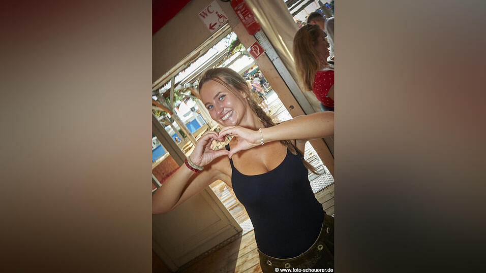 Die Partybilder vom Montag, 10. August, aus dem Festzelt Lechner. Die Partybilder vom Montag, 10. August, aus dem Festzelt Lechner.