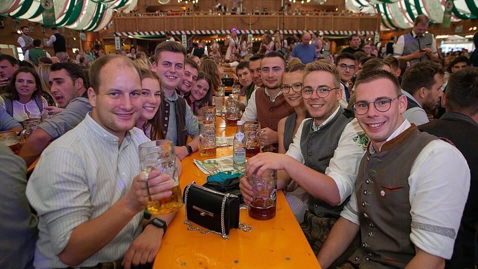 Die Partybilder vom Freitag, 12. August 2022, aus dem Festzelt Weckmann.