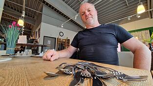 Markus Gutmann vom Caf&eacute; &bdquo;Gutmann&rsquo;s&ldquo; ist fassungslos. Messer, Gabeln, Kaffeel&ouml;ffel und vieles mehr werden ihm regelm&auml;&szlig;ig geklaut. Jeden Monat muss er nachbestellen. Er versucht, die Preise trotzdem nicht zu erh&ouml;hen - den ehrlichen Kunden zuliebe.